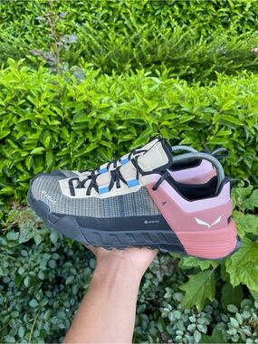 WILDFIRE GORE-TEX® Women’s Hiking Shoes Size 11